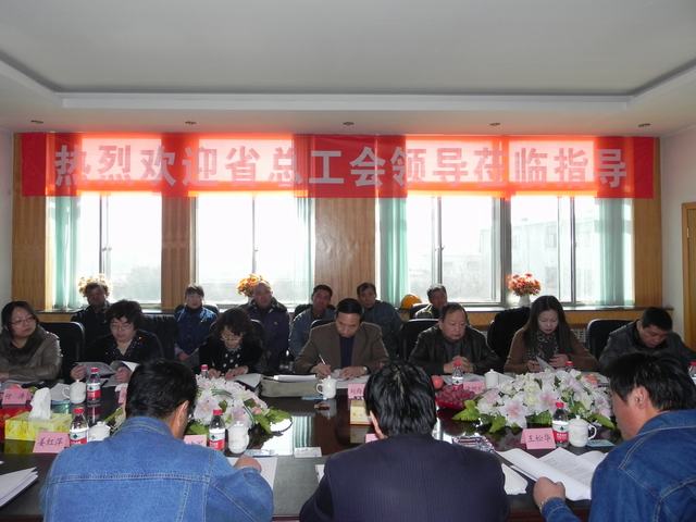 深入車間班組、“零距離”接觸職工、體驗(yàn)職工生活、傾聽(tīng)職工心聲