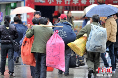 聚焦春節(jié)“恐歸族”：近鄉(xiāng)情怯，恐懼何來？(圖)